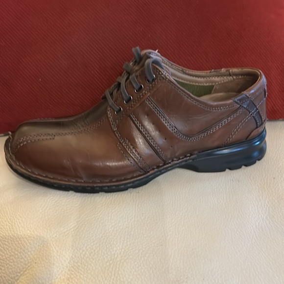 CLARKS- (NEVER WORN) Leather Shoes - Picture 3 of 8